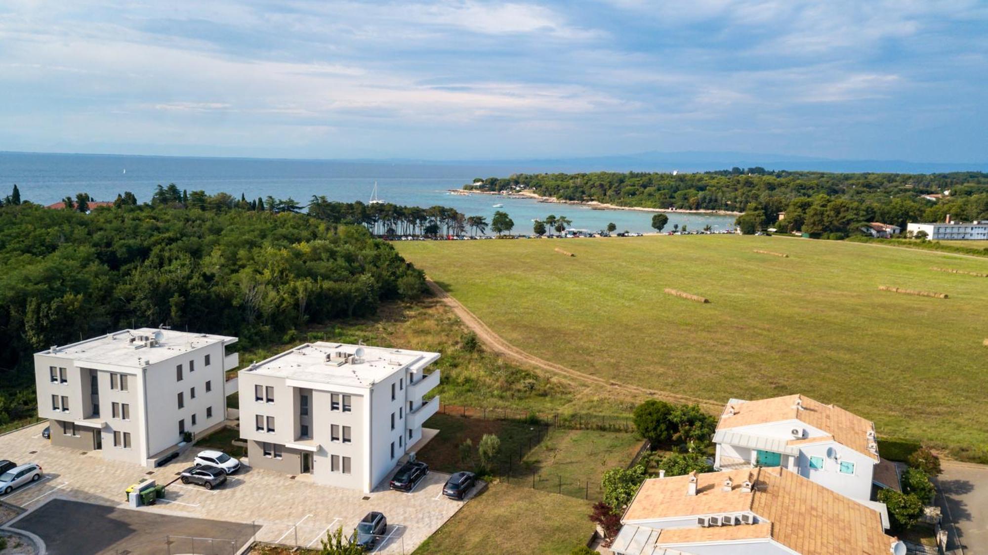 Baden Resort Basanija, Umag-With Sea View, Parking And 300M From The Beach ภายนอก รูปภาพ