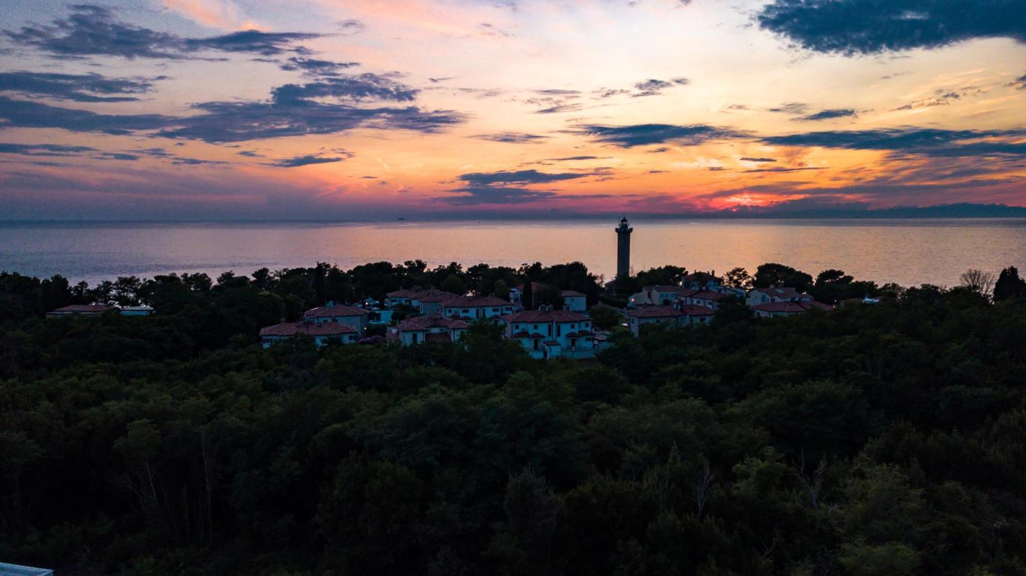 Baden Resort Basanija, Umag-With Sea View, Parking And 300M From The Beach ภายนอก รูปภาพ
